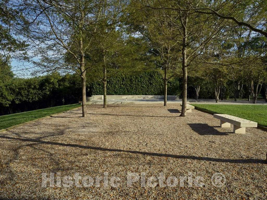 Photo- Resting Place Outside The Miller House, considered a Modern-architecure gem Designed by Finnish-American Architect Eero Saarinen and Completed in 1957 in Columbus