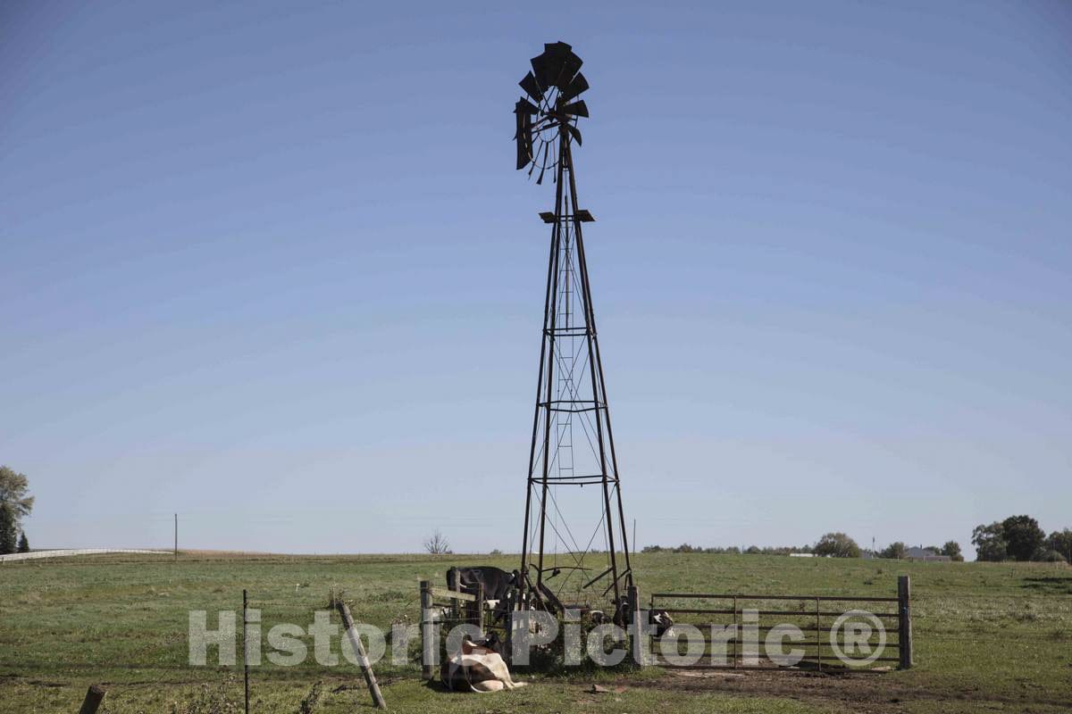 Photo - Well-used windmill in LaGrange County, Indiana, near the town of Shipshewana- Fine Art Photo Reporduction