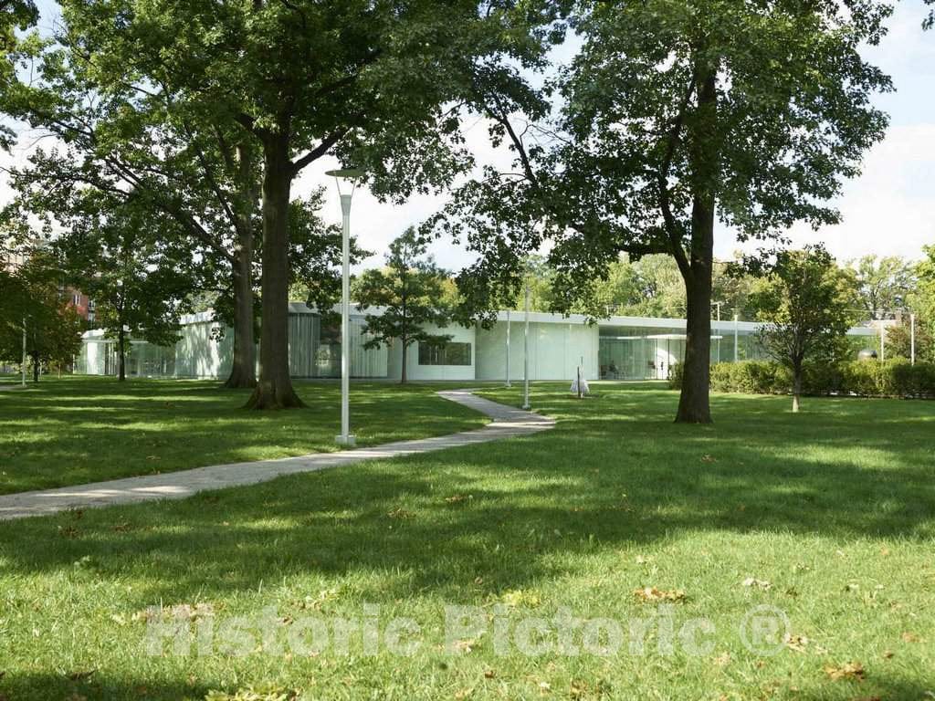 Photo - The Toledo Museum of Art's Glass Pavilion is Home to The museum's Collection of More Than 5,000 Works of Glass Art from Ancient to Contemporary Times