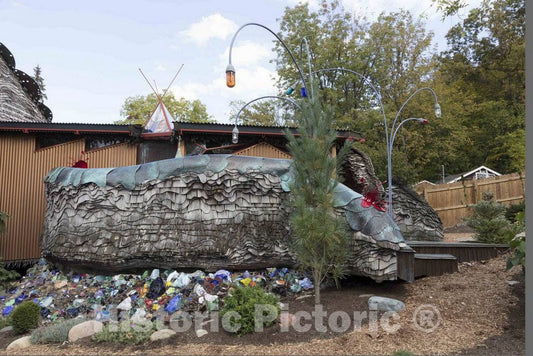 Photo- Many American cities have eclectic, one-of-a-kind houses that break the mold of neighborhood architecture, and Cincinnati's fanciful version is the"mushroom house 3