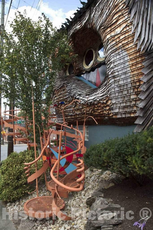 Photo- Many American cities have eclectic, one-of-a-kind houses that break the mold of neighborhood architecture, and Cincinnati's fanciful version is the"mushroom house 1