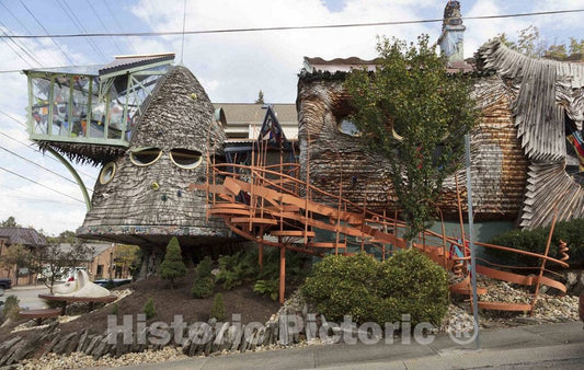 Photo- Many American cities have eclectic, one-of-a-kind houses that break the mold of neighborhood architecture, and Cincinnati's fanciful version is the"mushroom house 5