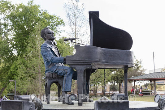 Photo - Sculptor Andy Davis's revolving Bronze Statue of Noted American Singer Ray Charles in The Small Ray Charles Plaza at Albany, Georgia's Riverfront Park