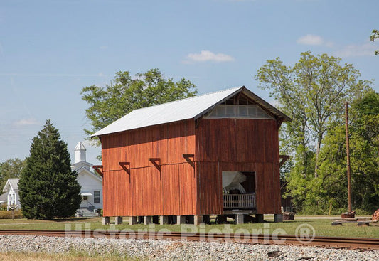 Photo - an Unusual barn Near The Town of Wayside in Jones County, Georgia- Fine Art Photo Reporduction