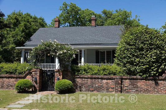 Photo- While Aiken, South Carolina, Became The Summertime Retreat of Wealthy Coastal Carolinians Looking to Escape Heat and Humidity as Well as The Wintertime Playground 1