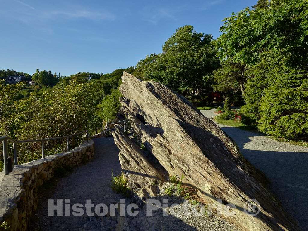 Photo- The Blowing Rock, a Rocky outcropping Above a Gorge Near The North Carolina City of The Same Name 3 Fine Art Photo Reproduction