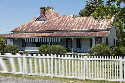Photo - Characteristic old Georgia building with a pitched tin roof in Nahunta, Georgia- Fine Art Photo Reporduction
