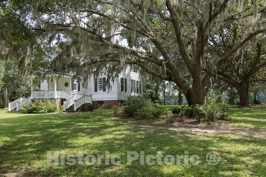 Photo - Great House and Grounds at Hopsewee Plantation, Near The Settlement of North Santee, Along The Santee River in Georgetown County, South Carolina