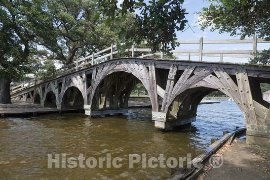 Photo- Footbridge in Corolla, a community in North Carolina's Outer Banks, a 200-mile-long string of barrier islands and Splits off the coast that locals like to call the"OBX"