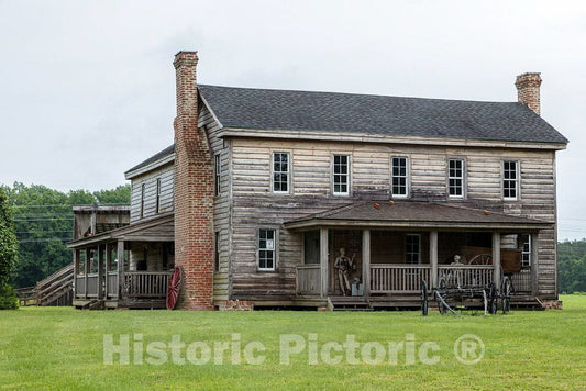 Photo- Whoever owns this empty and abandoned house in Conjock, North Carolina, has some fun with its spookiness, particularly, one would assume, around the scary Halloween holiday