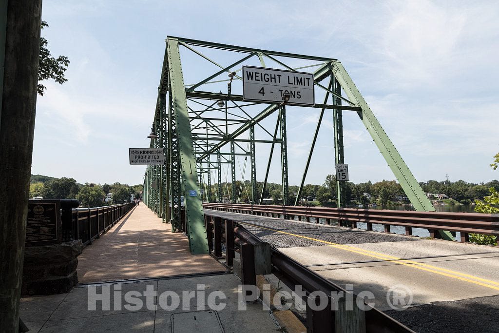 Photo- The New Hope-Lambertville Bridge, Spanning The Delaware River That Connects The City of Lambertville, New Jersey with New Hope, Pennsylvania in Lambertville, New Jersey