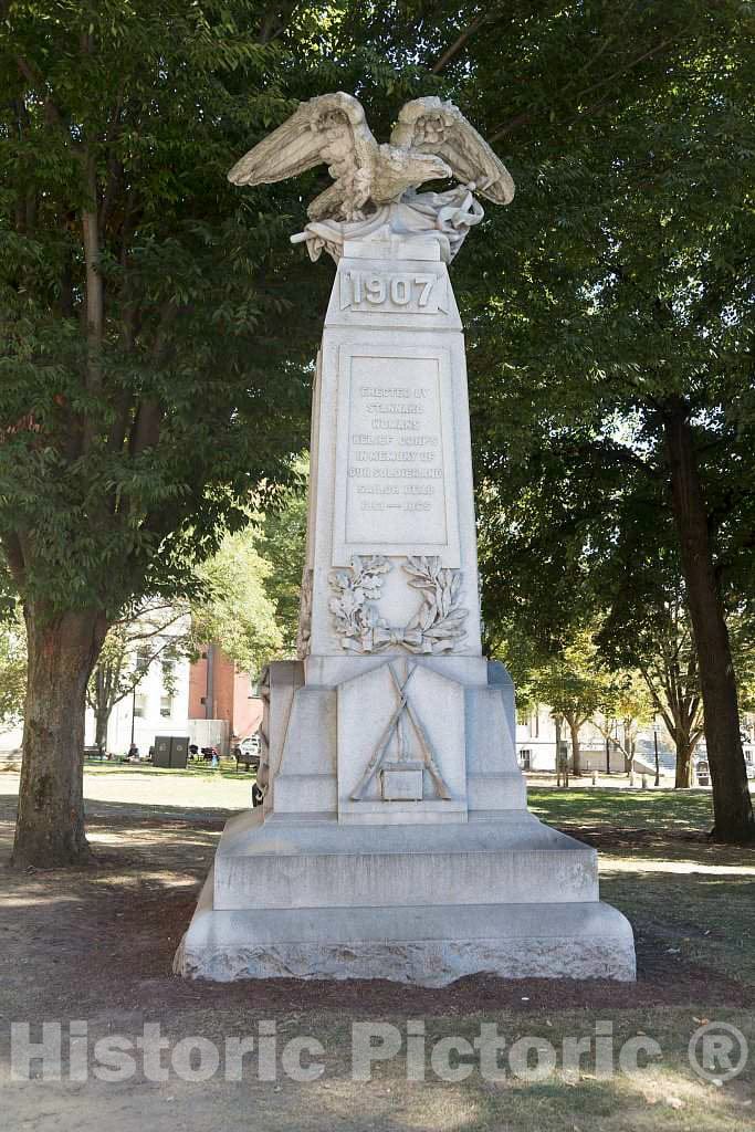 Photo - Burlington, Vermont's Granite Civil War Monument, erected in City Hall Park in 1907 by The Stannard, Vermont, Chapter of The Women's Relief Corps
