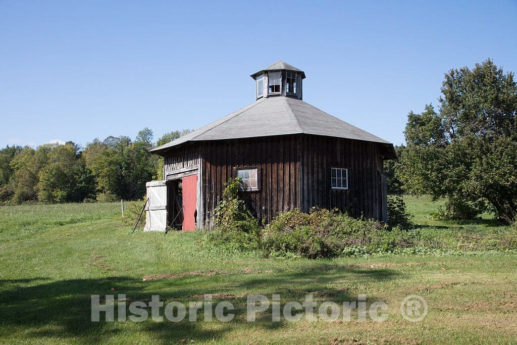 Photo- Small octagonal barn in South Hero, Vermont, the southern half of Grand Isle, one of the Lake Champlain Islands chain in Lake Champlain, separating Vermont and New York State