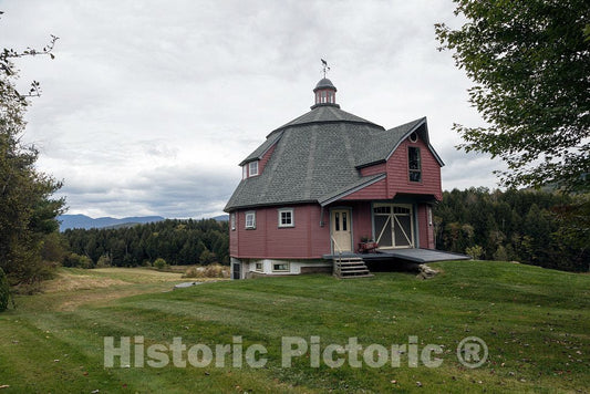 Photo - A Round barn Whose Owner in Duxbury, Vermont, Converted into his Family's Guest House- Fine Art Photo Reporduction