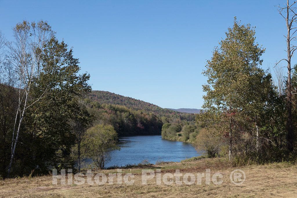 Photo - A bend in the Connecticut River near Tinkerville, New Hampshire. The long river separates New Hampshire and Vermont here- Fine Art Photo Reporduction