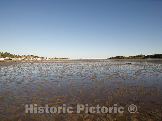 Photo - Low Tide in The Piscataqua River Off New Castle, The Smallest and easternmost Town in New Hampshire, and The only one Located Entirely on Islands