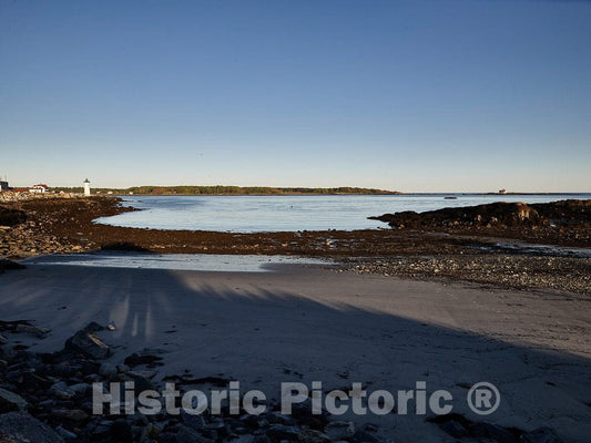 Photo - Low tide on the Piscataqua River off New Castle, New Hampshire. In the distance is the Portsmouth Harbor Light, a lighthouse completed in 1878- Fine Art Photo Reporduction