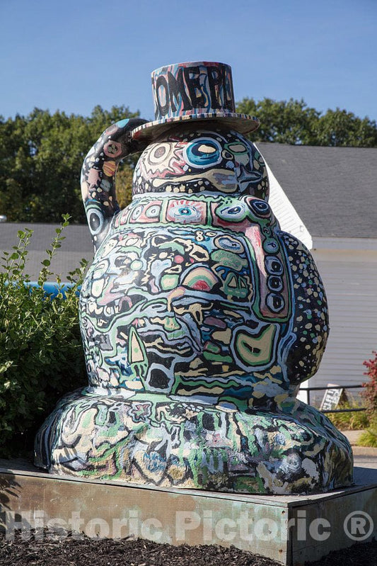 Photo- This Snowman Figure, which Some Might say Bears More Resemblance to a Frog, Stands Outside The Mount Washington Valley Children's Museum in North Conway, New Hampshire