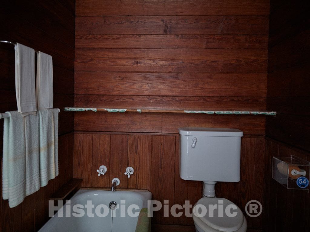 Photo - Bathroom at the"Little White House" in Warm Springs, Georgia, the town in which Franklin D. Roosevelt sought treatment for polio in 1924- Fine Art Photo Reporduction