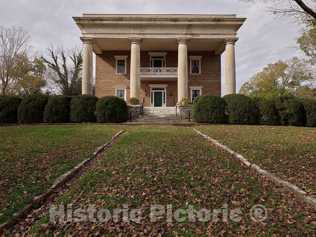 Photo- The Gordon-Lee Mansion in Chickamauga, a Town in The Northwest Corner of Georgia Made Famous by a Furious Battle Fought Nearby During The U.S. Civil War of The 1860s