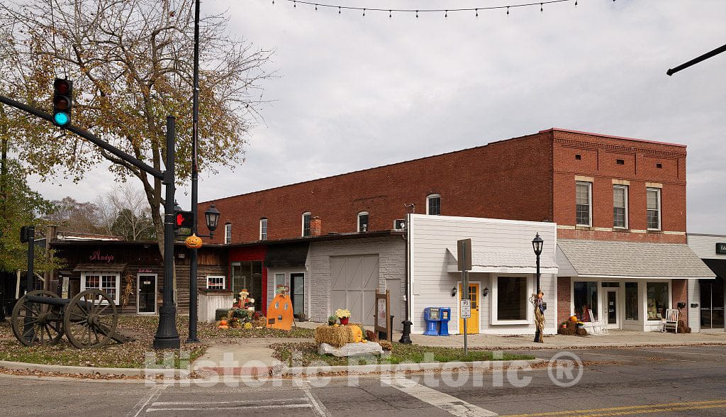 Photo- Downtown Buildings in Chickamauga, a Town in far-Northwestern Georgia, Made Famous for The Battle of Chickamauga, Fought Nearby in The American Civil War of The 1860s 2