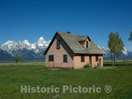 Photo- Dwelling Along Mormon Row in The Jackson Hole (as Locals Call a Valley) Beneath The Teton Range in Grand Teton National Park, in The Northwest Corner of Wyoming 2